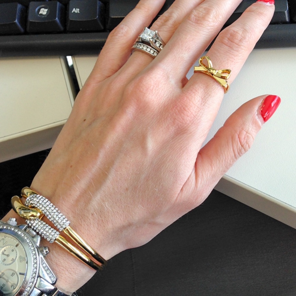 KATE SPADE • Gold Skinny Mini Bow Ring - Picture 3 of 3